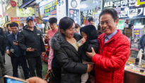 이철우, '선거 명소' 서문시장 방문…TK 지지세 결집 행보